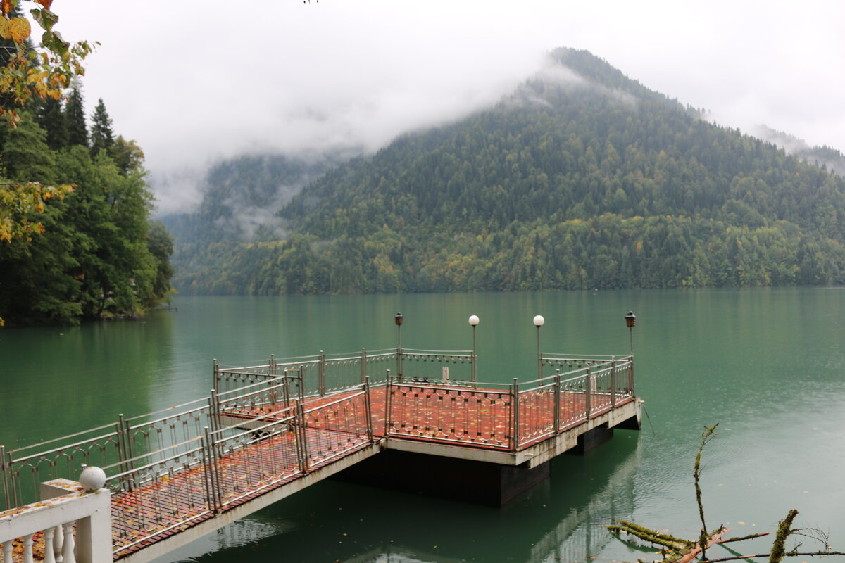 Озеро Рица у дачи Ствлина - Ольга 