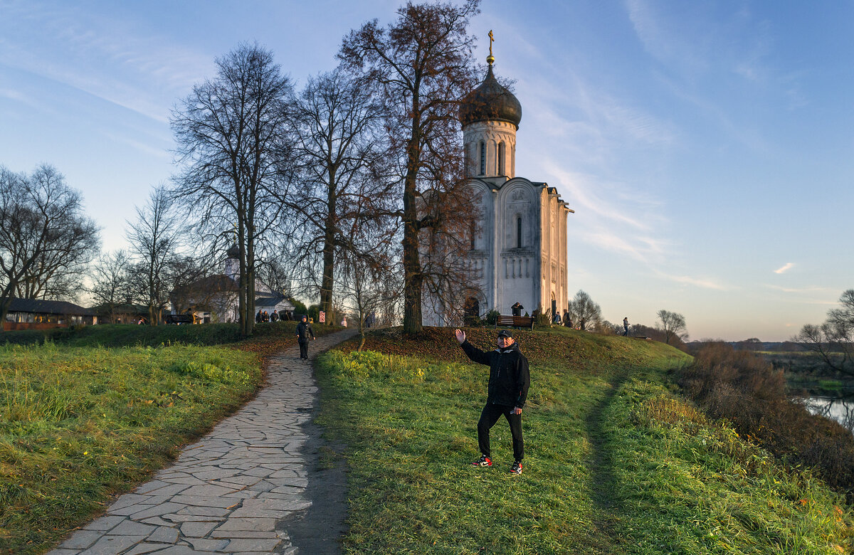 Друзья! Мы любовались с Вами храмом Покрова-на-Нерли - Сергей Цветков Друзья! Мы любовались с Вами храмом Покрова-на-Нерли - Сергей Цветков
