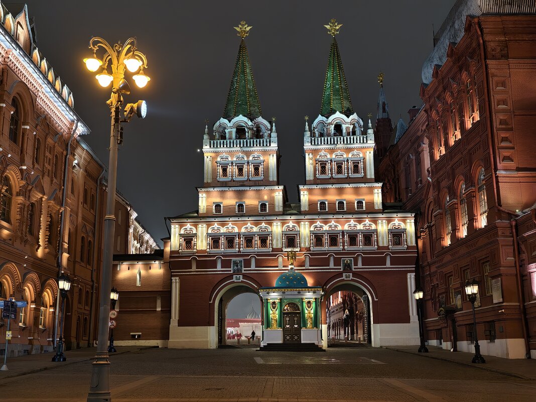 Воскресенские ворота - <<< Наташа >>>