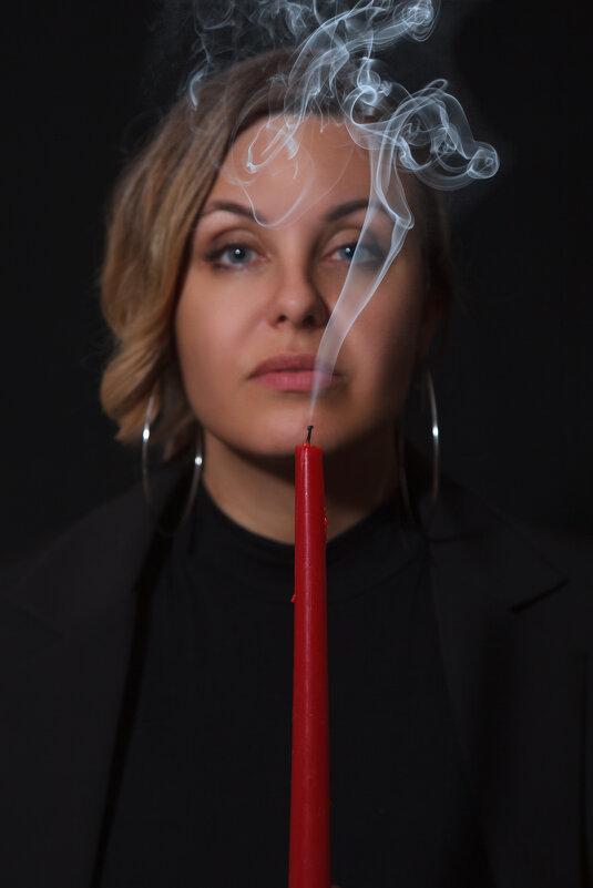 Портрет женщины со свечой - Радомир Тарасов