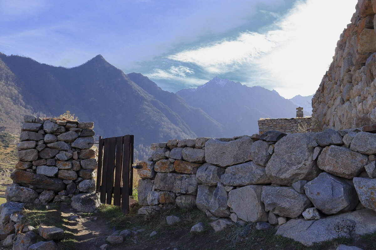 Село Верхняя Балкария. Камни помнят всё... - Александр Николаев