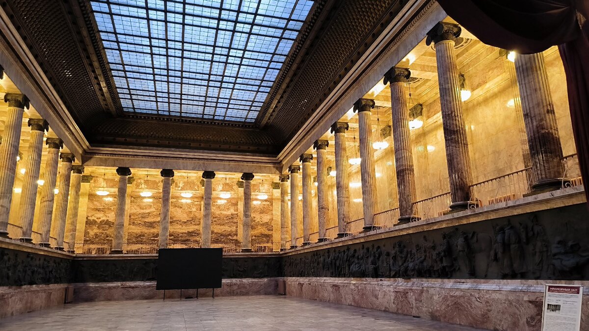 Мраморный зал музея этнографии. - Ольга Мраморный зал музея этнографии. - Ольга