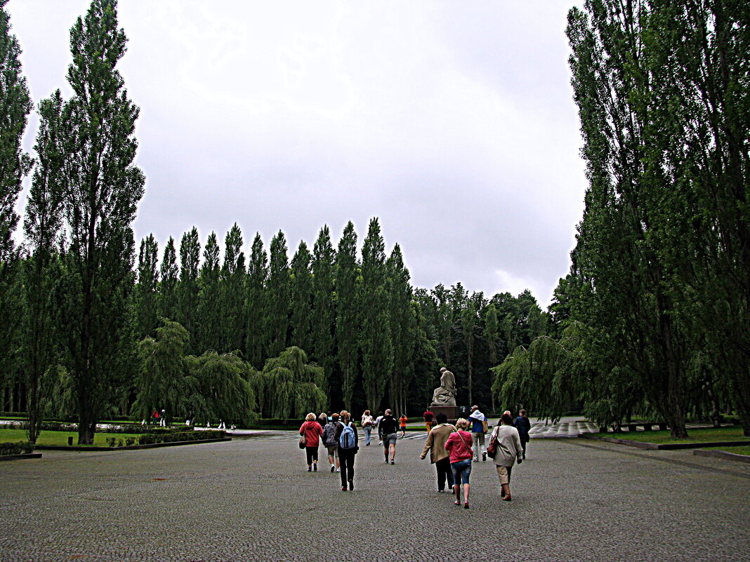 Берлин. Трептов - парк. - Владимир Драгунский Берлин. Трептов - парк. - Владимир Драгунский