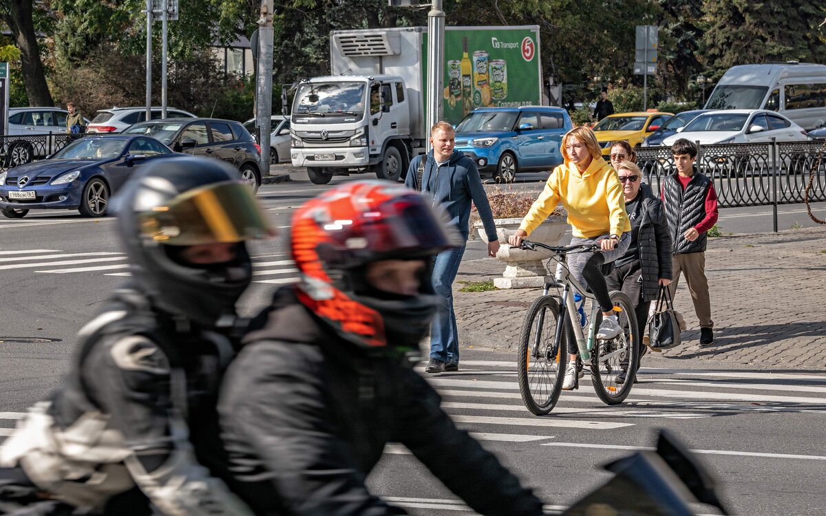 Жизнь перекрёстка - Константин Бобинский