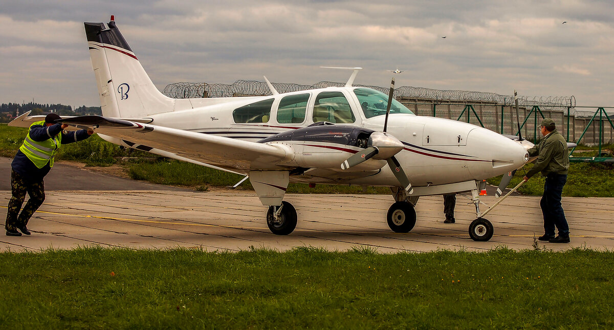 Посильная помощь. - Сергей Воротников