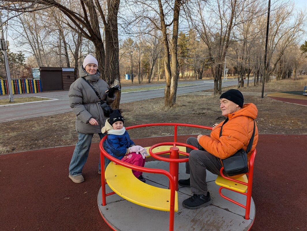 Карусель нашей жизни... - Андрей Хлопонин Карусель нашей жизни... - Андрей Хлопонин