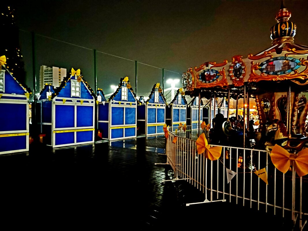 Спящая пока еще площадь... - Vladimir Semenchukov