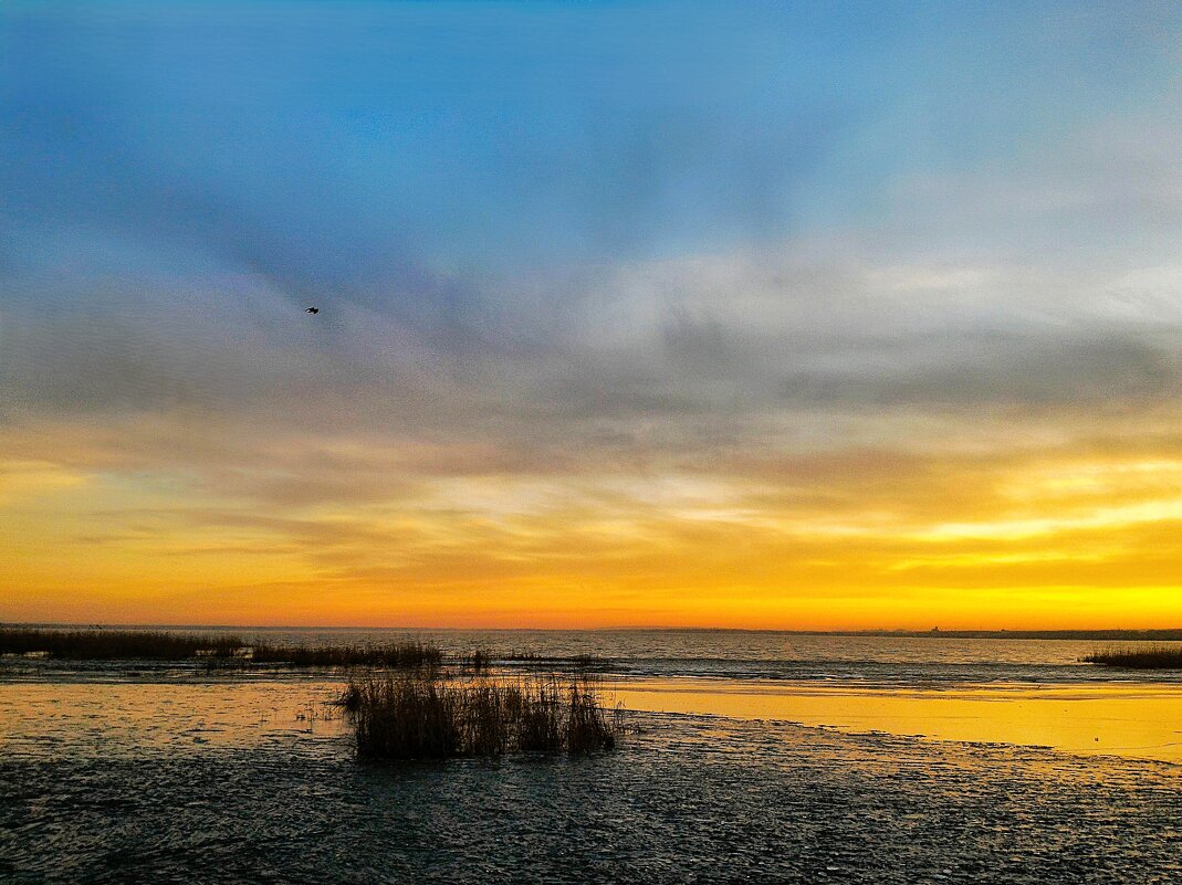 Лёд неокрепший cловно как тающий сахар лежит - Hope 