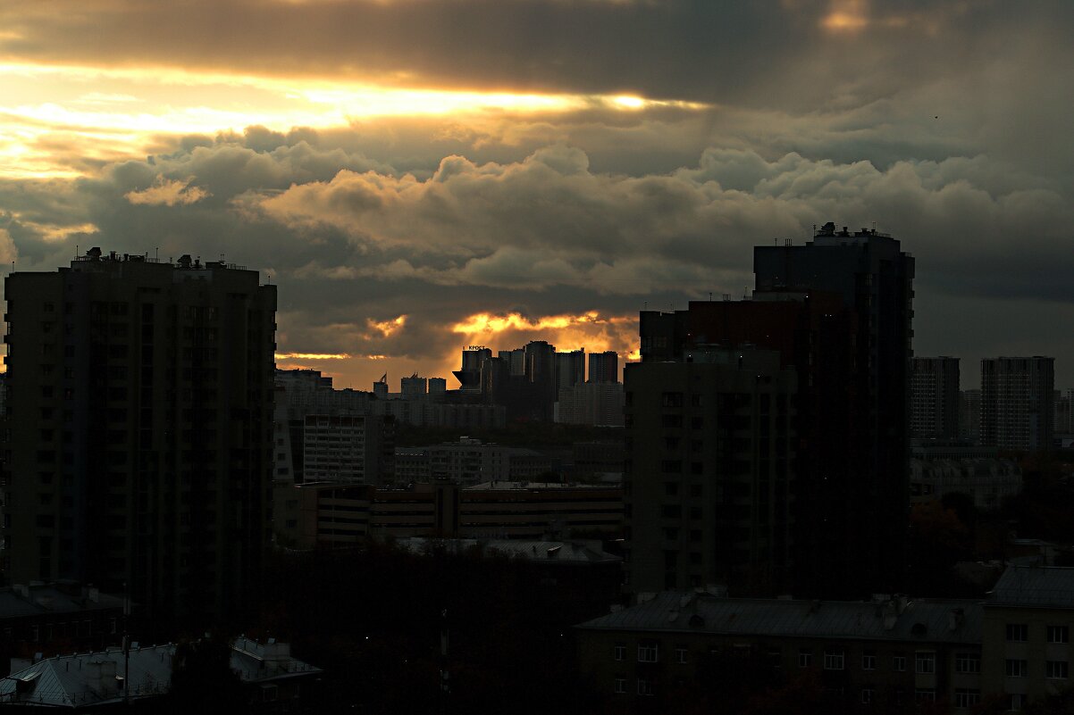 Тревожно. - веселов михаил 