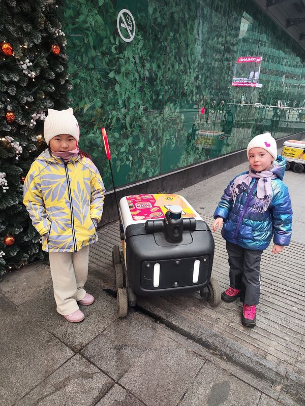 Знакомство с роботом -помощником . - Мила Бовкун