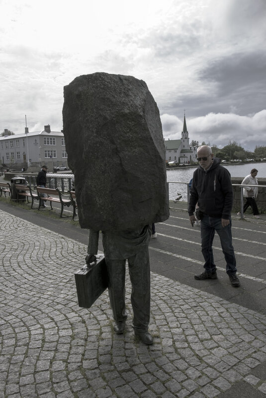 Рейкьявик, памятник оболваненному чиновнику - Александр Липовецкий Рейкьявик, памятник оболваненному чиновнику - Александр Липовецкий