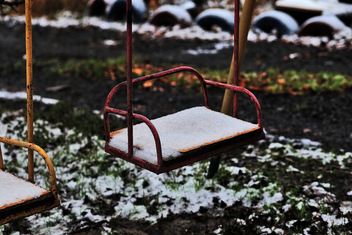 Первый снег на качелях - Юрий Гайворонскiий