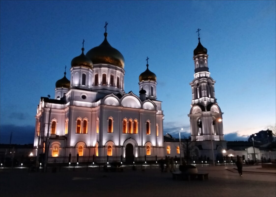 Собор с меняющейся подсветкой! - Надежда Собор с меняющейся подсветкой! - Надежда