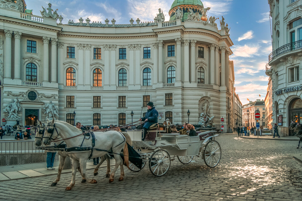 Прогулка по Вене, это было давно аж в 2016 году - Игорь Сикорский Прогулка по Вене, это было давно аж в 2016 году - Игорь Сикорский