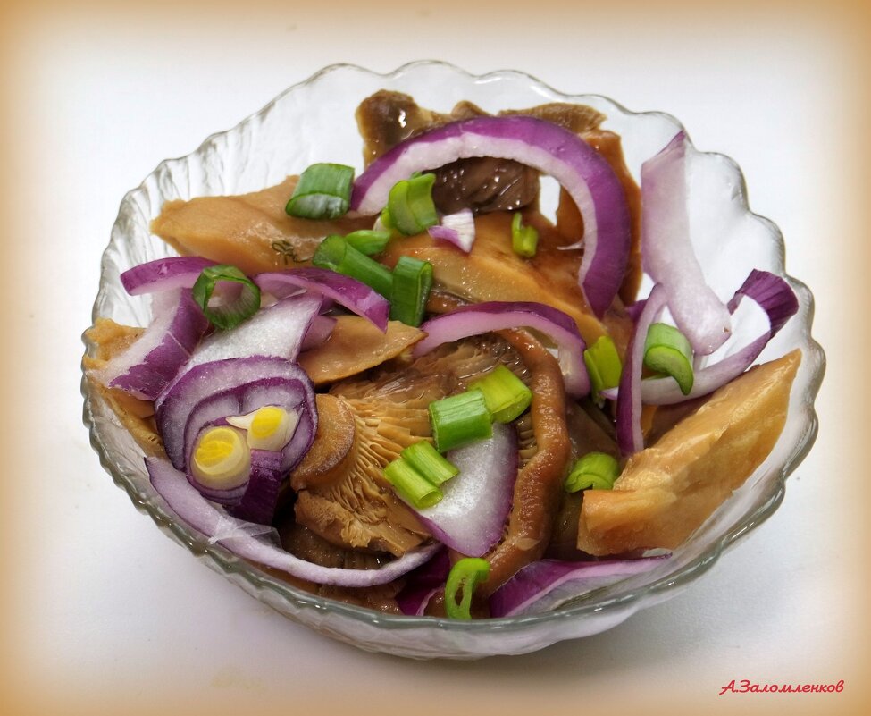 А мы тут солёными лисичками балуемся...:-) - Андрей Заломленков