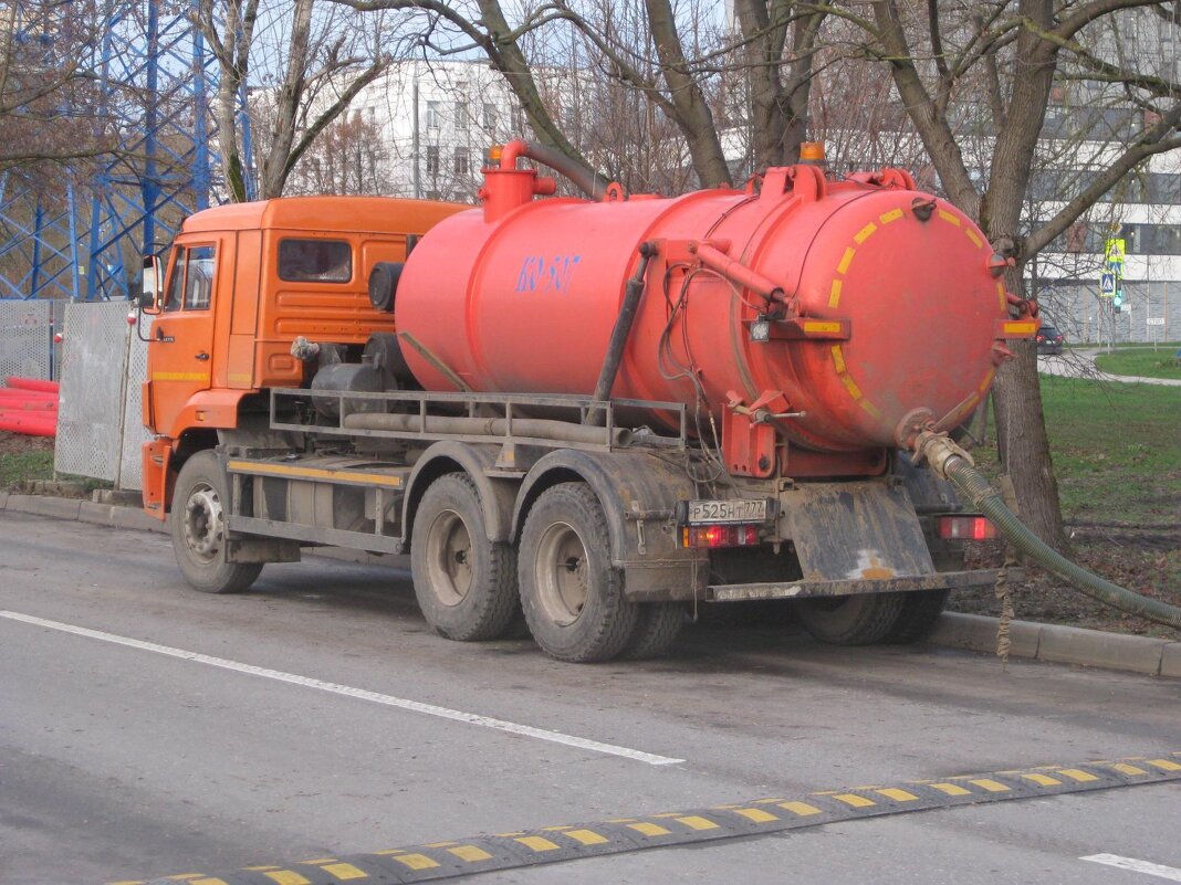 Красная цистерна - Дмитрий Никитин Красная цистерна - Дмитрий Никитин