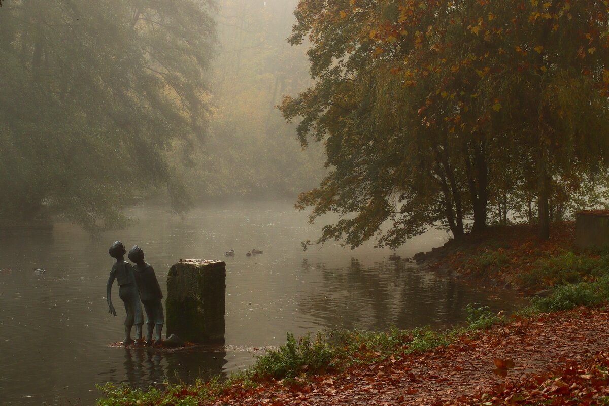 Старый парк покрыт туманом - Юрий. Шмаков Старый парк покрыт туманом - Юрий. Шмаков