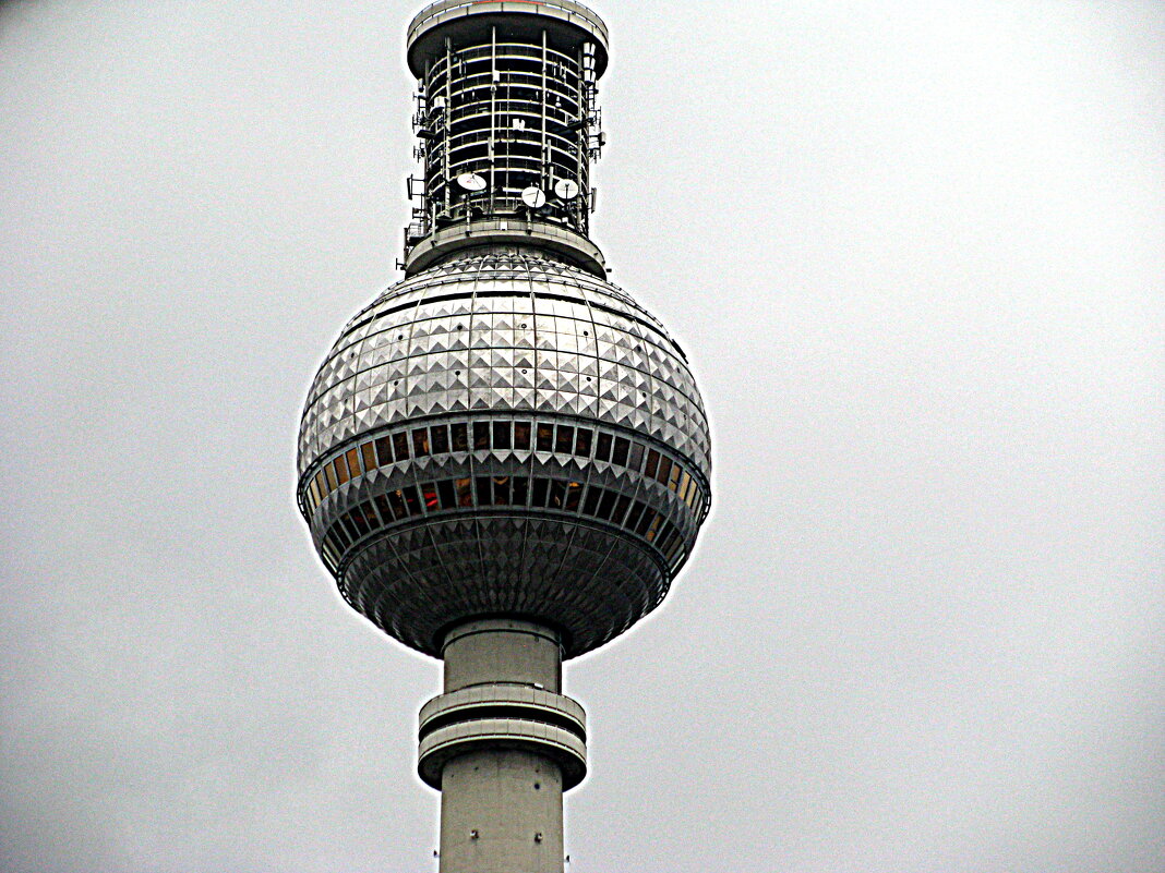 Фрагмент берлинской телевышки - Владимир Драгунский Фрагмент берлинской телевышки - Владимир Драгунский