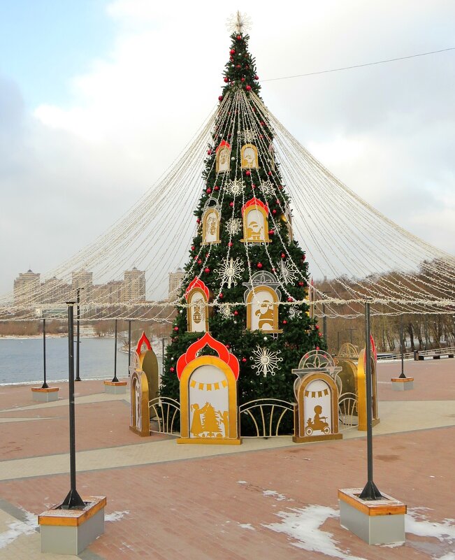 Ёлка у озера - Андрей Снегерёв Ёлка у озера - Андрей Снегерёв