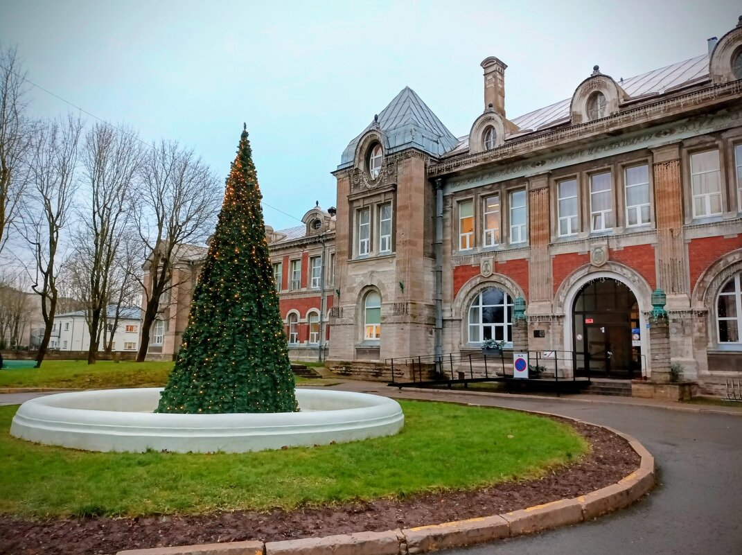 У нарвской больницы - Veera V У нарвской больницы - Veera V