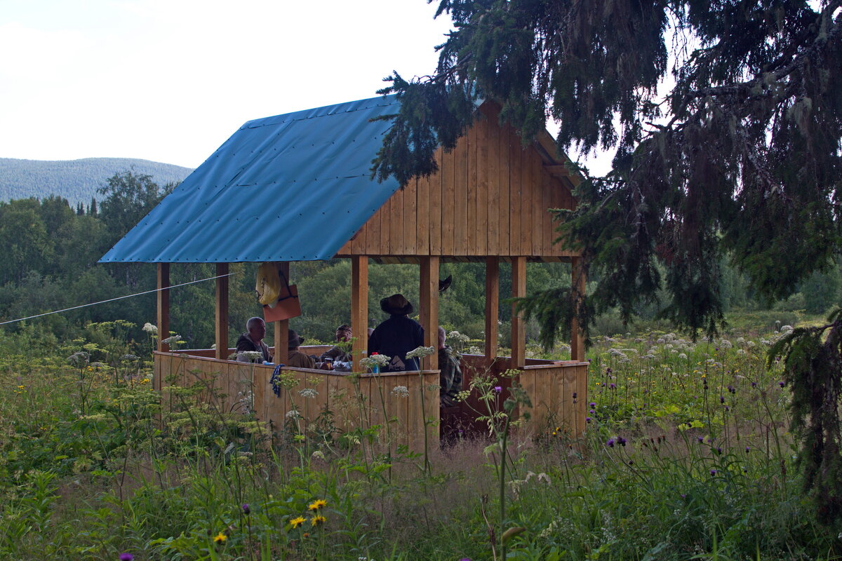 В беседке. - ВикТор Быстров В беседке. - ВикТор Быстров