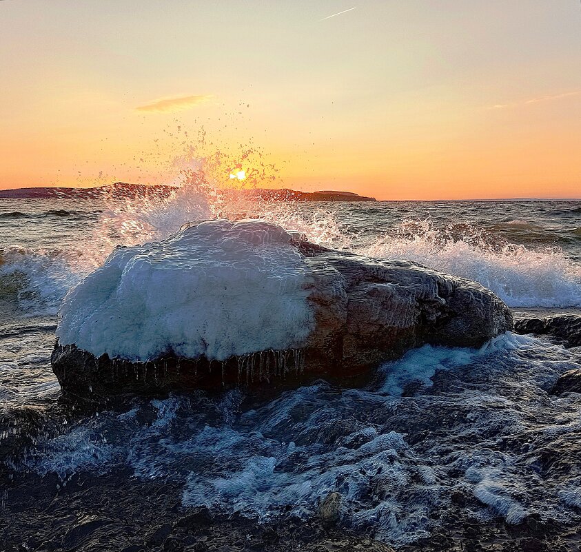 На рассвете... Штормило... - Ирина *