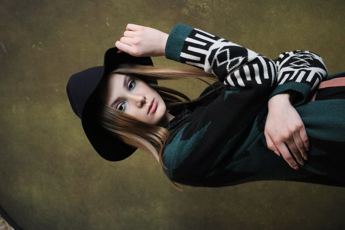 Девушка в шляпке - Дмитрий П