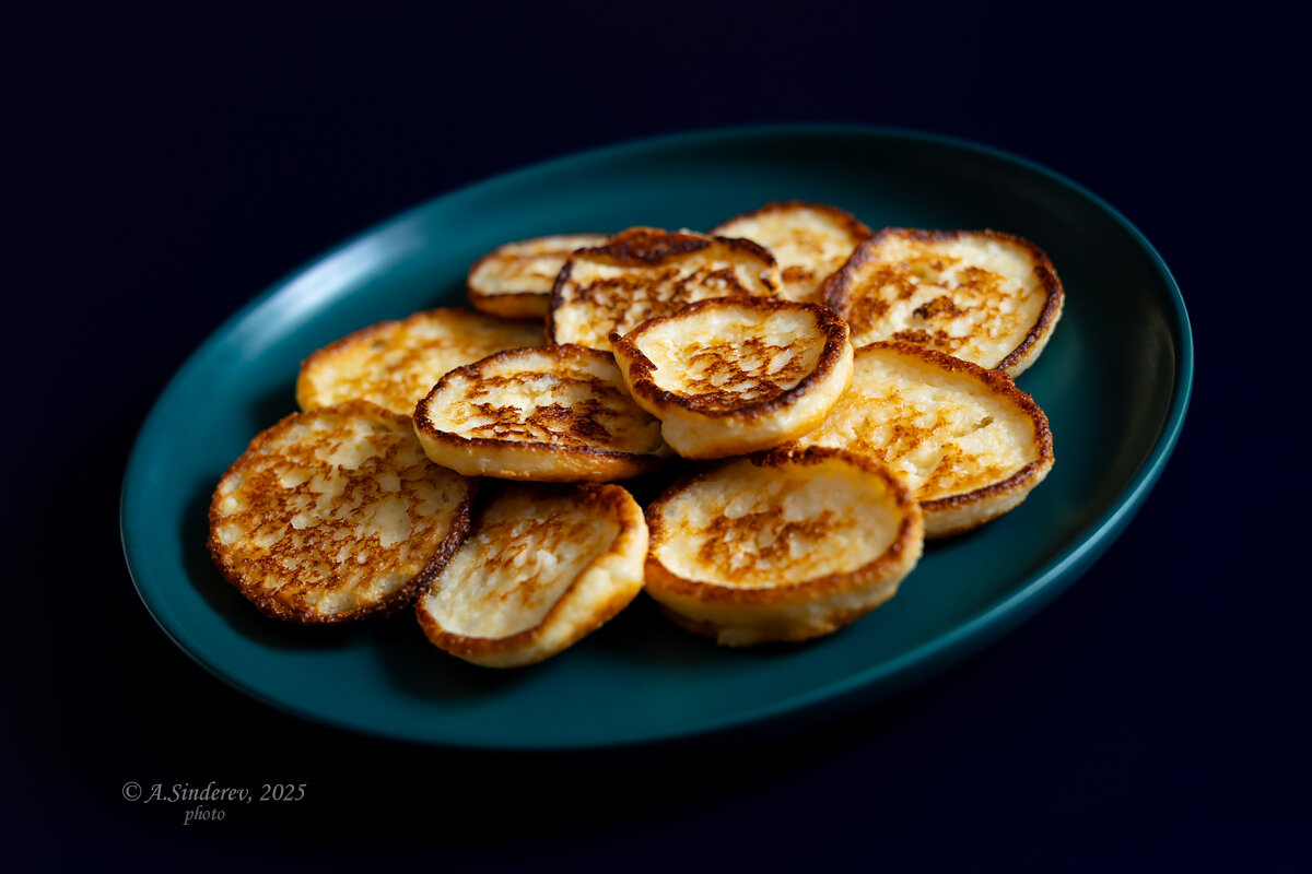 Творожные сырники - Александр Синдерёв Творожные сырники - Александр Синдерёв