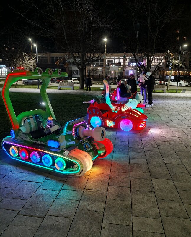 Можно и на машинках прокатиться... - tatyana 