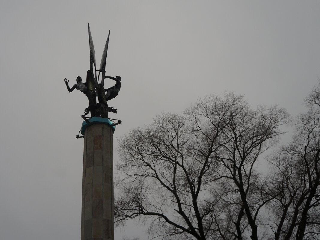 Виндсерфинг / скульптор Р.Е. Красницкий / 1978 г. - zavitok * Виндсерфинг / скульптор Р.Е. Красницкий / 1978 г. - zavitok *