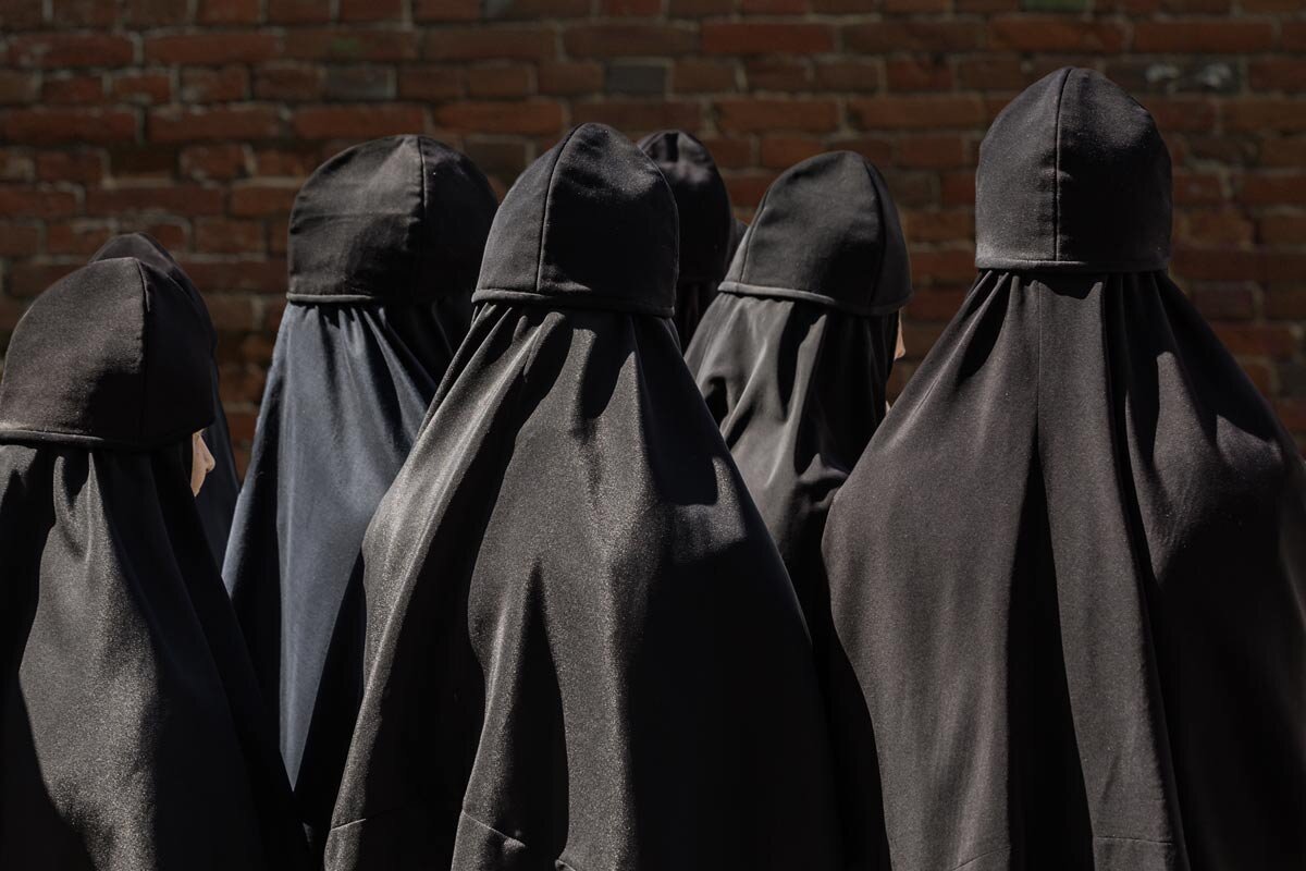 В чёрном - SanSan 