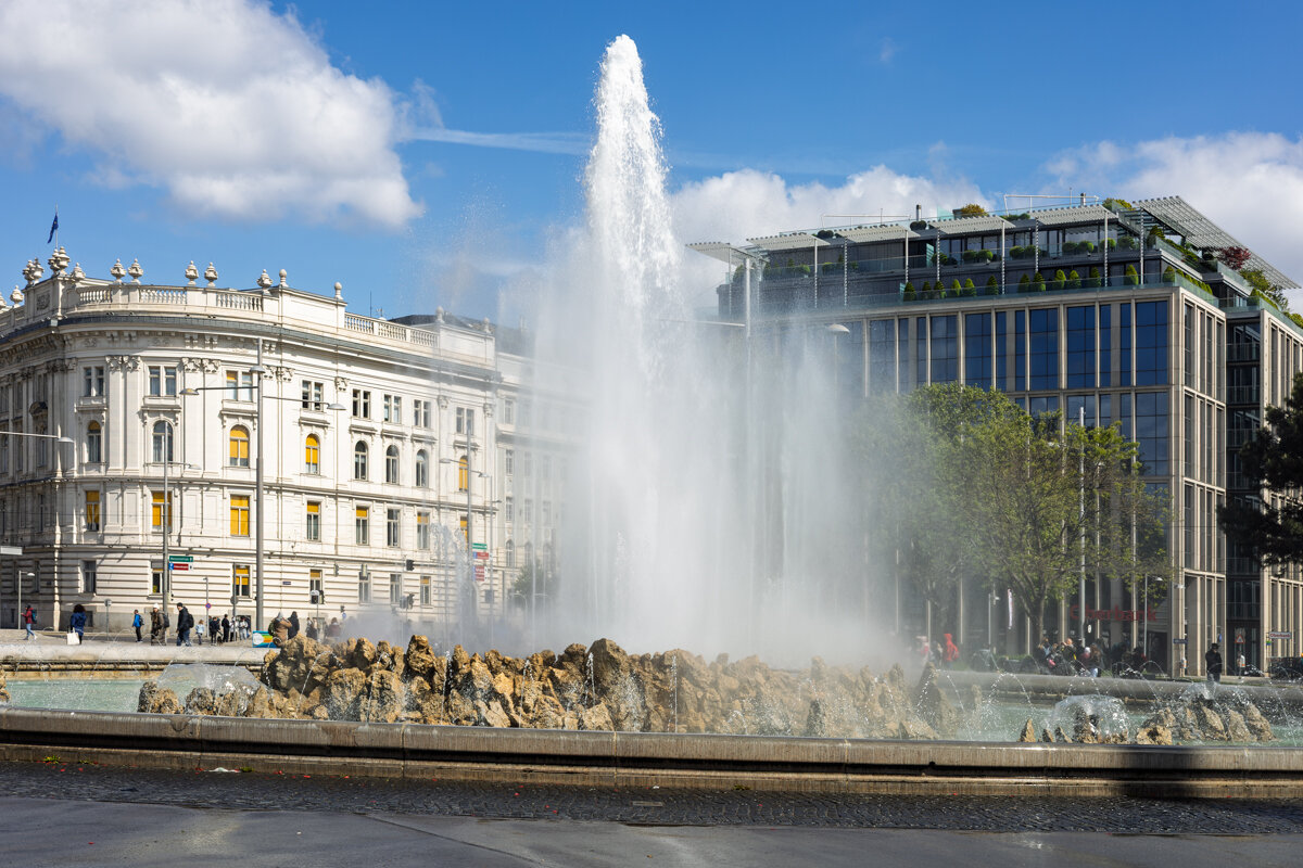 Фонтан в городе Вена - Игорь Сикорский