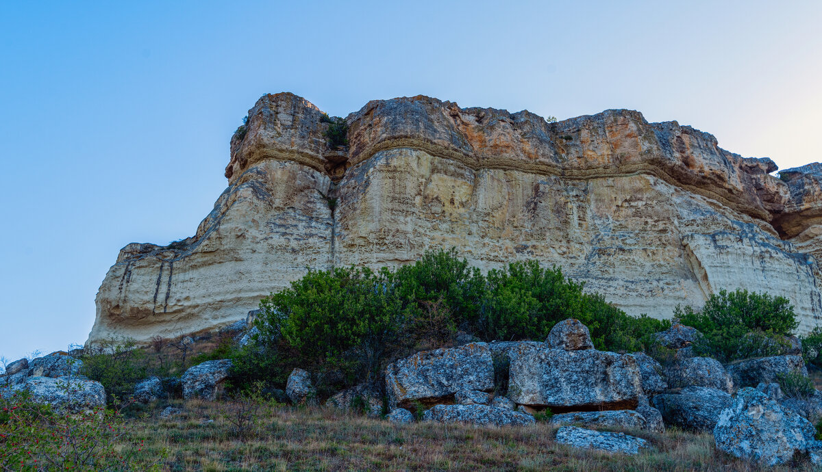 Белая скала - Виталий Емельянов