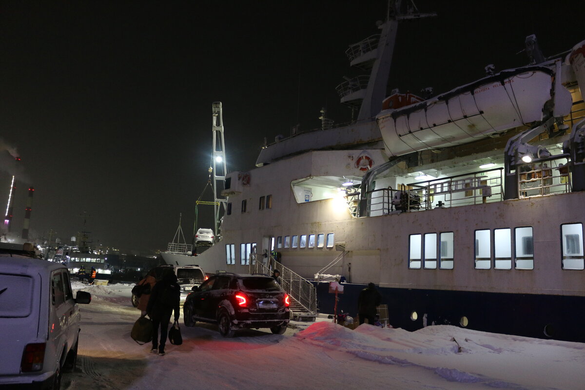 Погрузка машины на "Клавдию Еланскую" - Ольга Погрузка машины на "Клавдию Еланскую" - Ольга