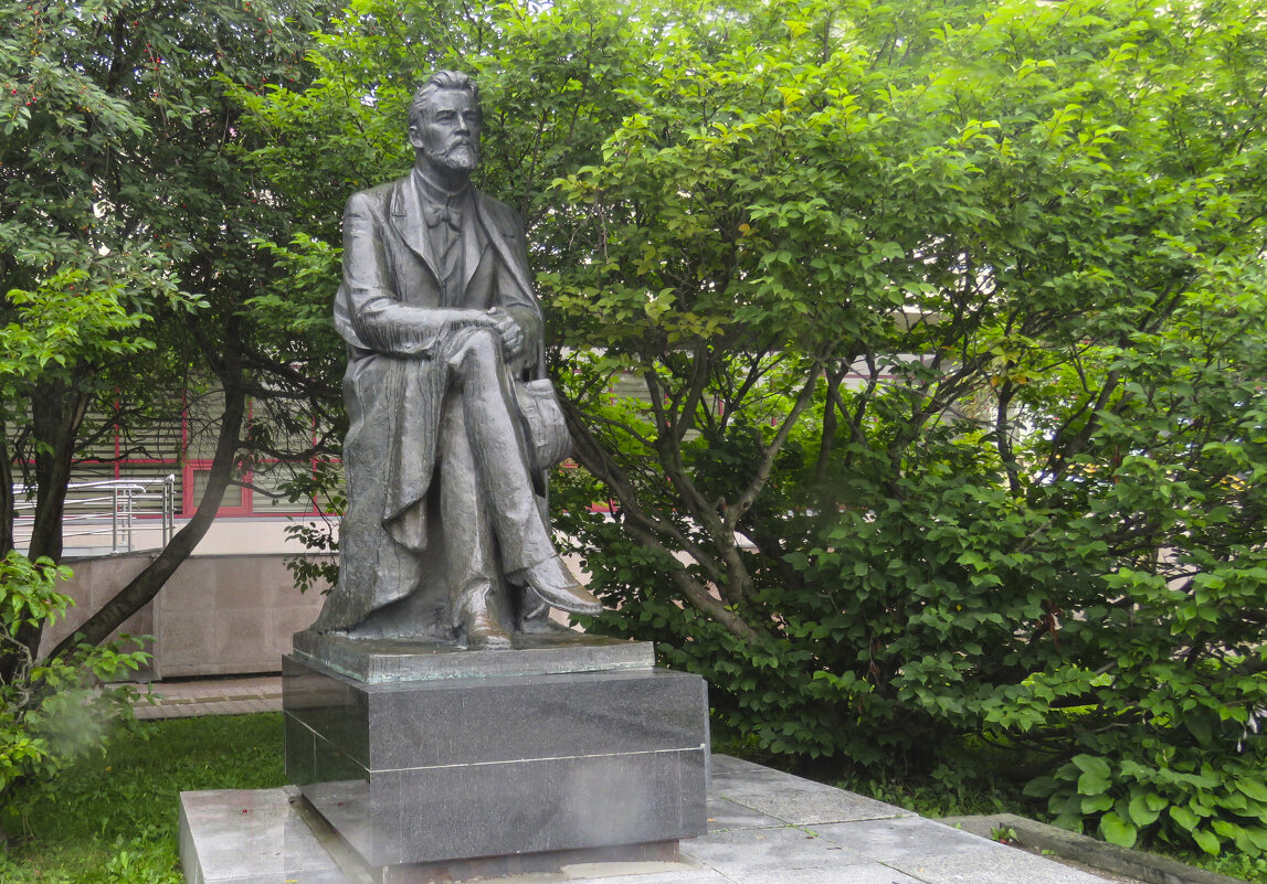 Памятник Чехову в Южно-Сахалинске - ИРЭН@ . Памятник Чехову в Южно-Сахалинске - ИРЭН@ .