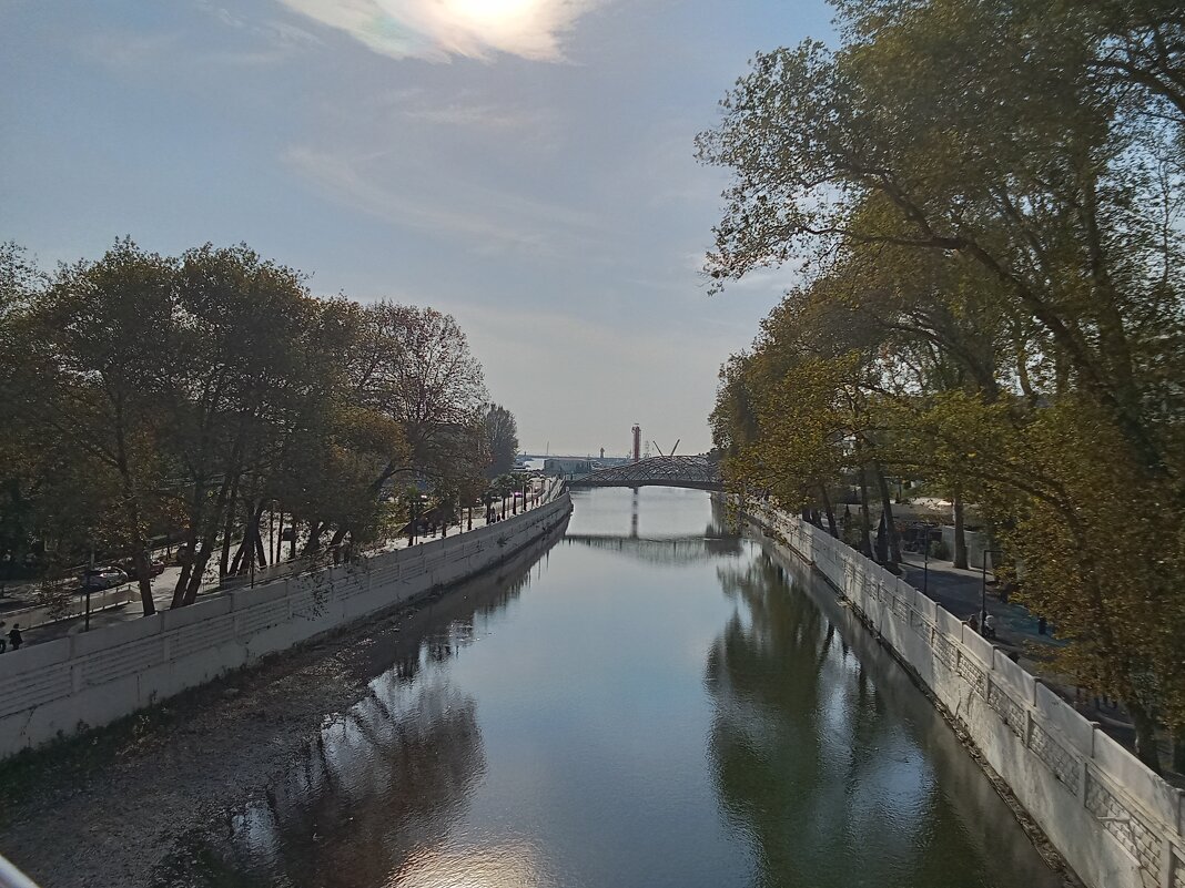 Вид на реку Сочи перед впадением в море - Виктор Вид на реку Сочи перед впадением в море - Виктор