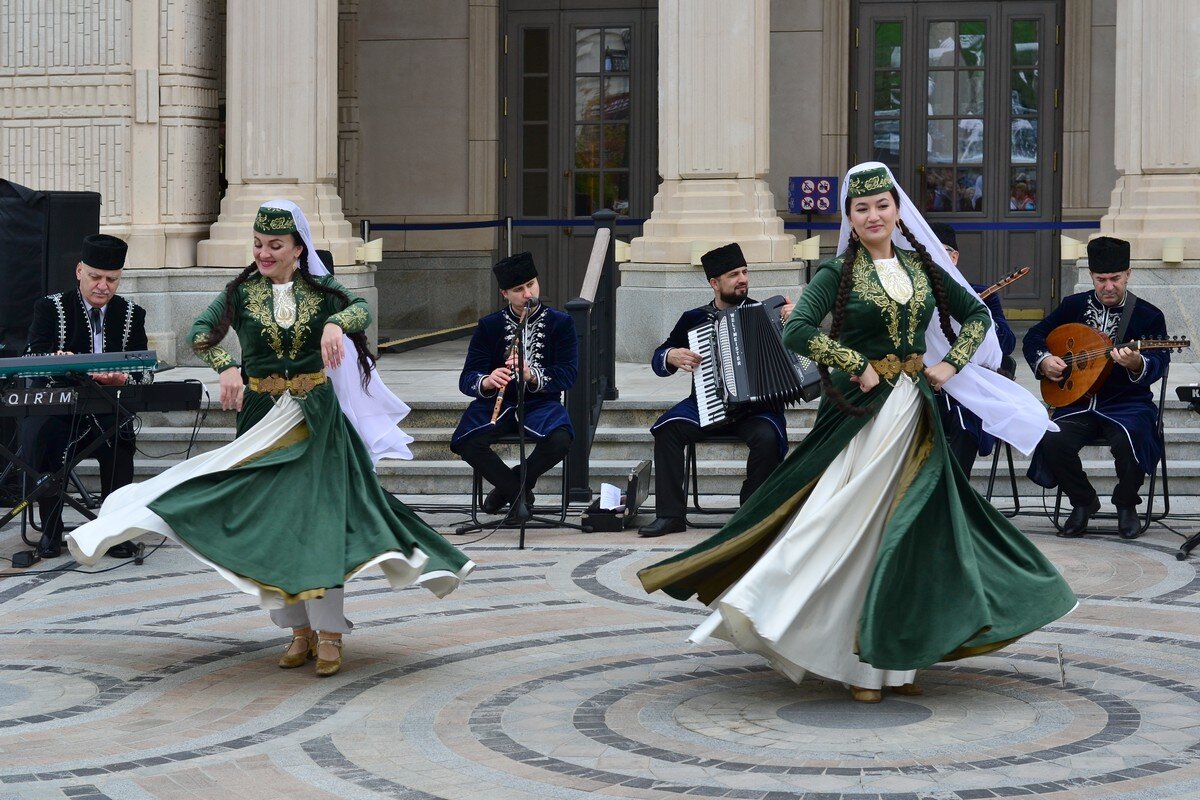 Крымскотатарский фольклорный ансамбль "Крым" - Александр Рыжов Крымскотатарский фольклорный ансамбль "Крым" - Александр Рыжов