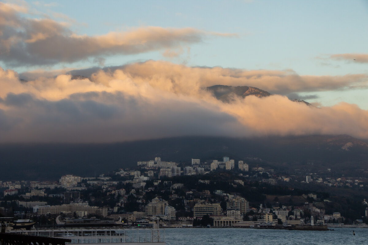 Чуть солнца ещё есть... - Дмитрий А Чуть солнца ещё есть... - Дмитрий А