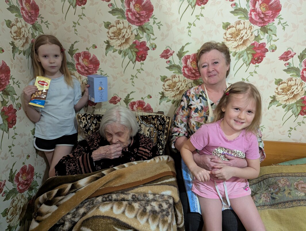 Праздник в семье - Андрей Хлопонин Праздник в семье - Андрей Хлопонин