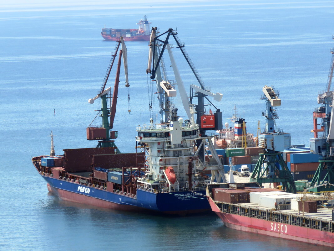 В порту Корсакова. - ИРЭН@ .