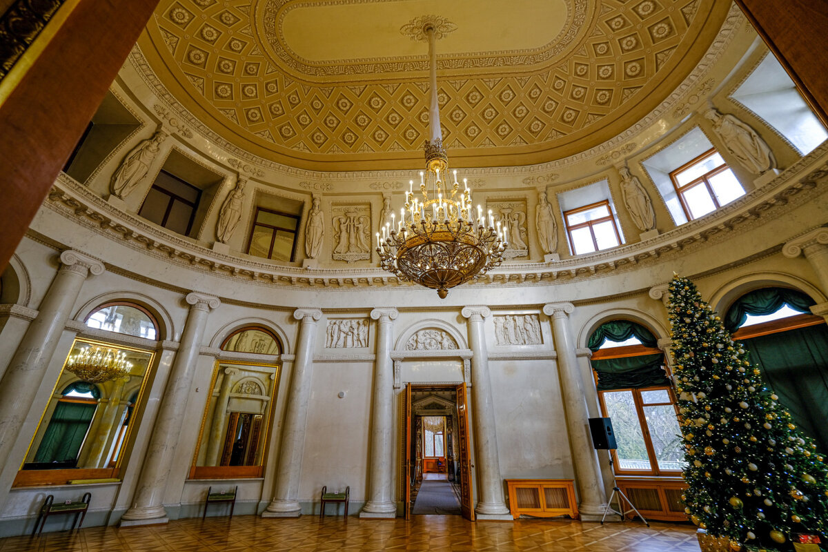 Круглый зал в в Елагинском дворце - Георгий А