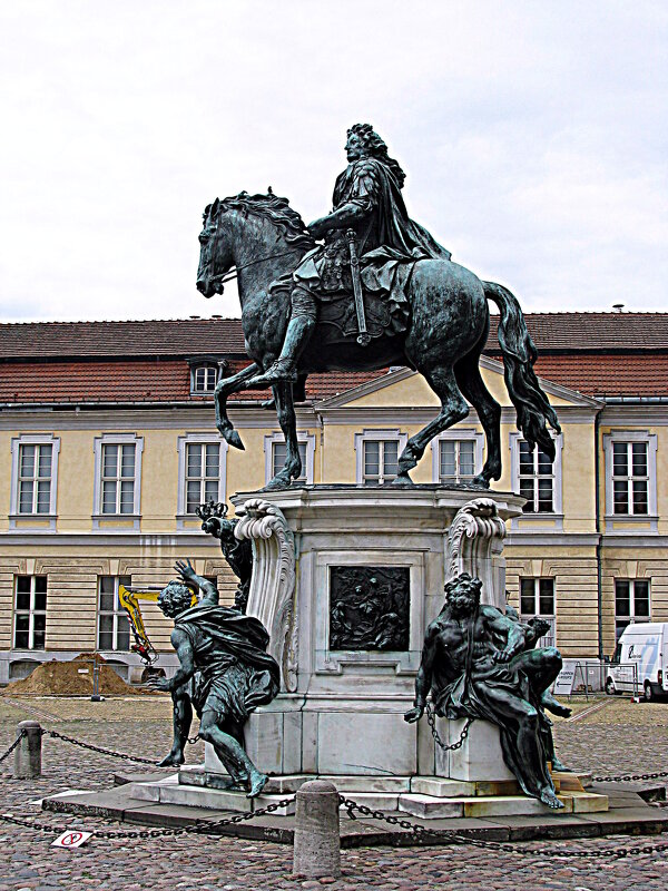 Фрагмент дворца Шарлоттенбург. - Владимир Драгунский