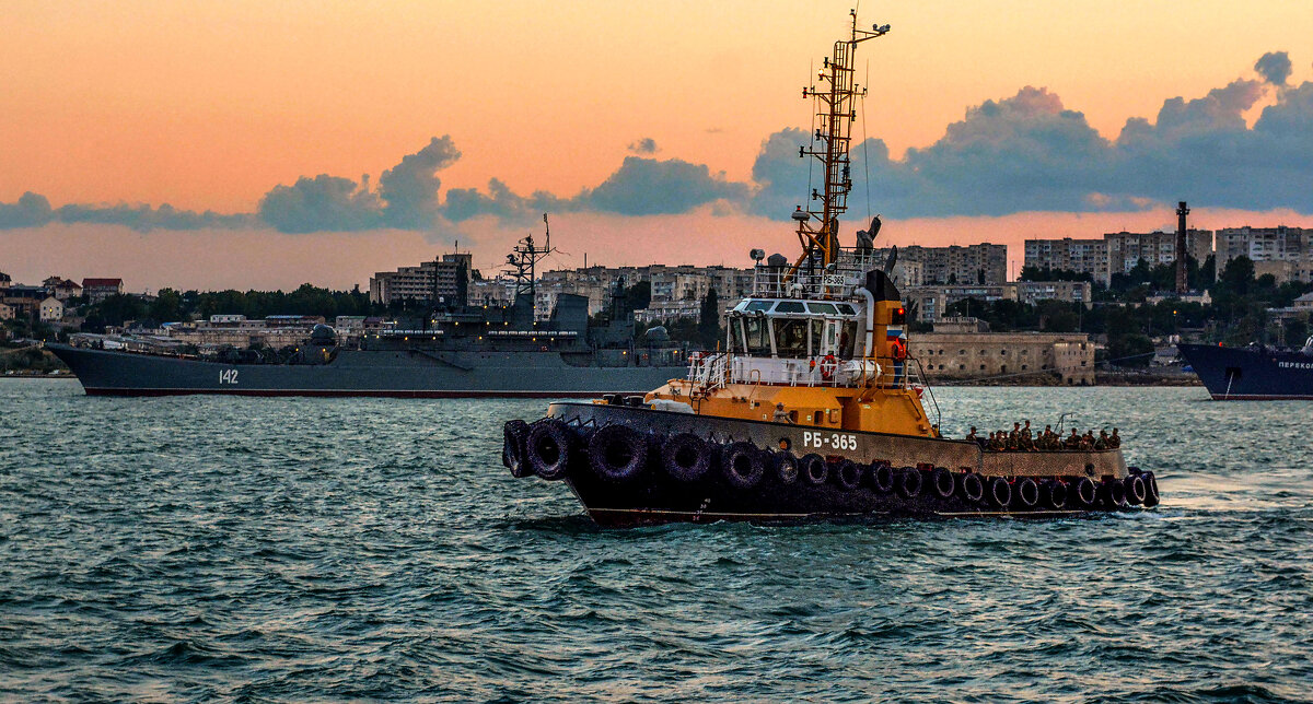 Буксир. - Сергей Воротников