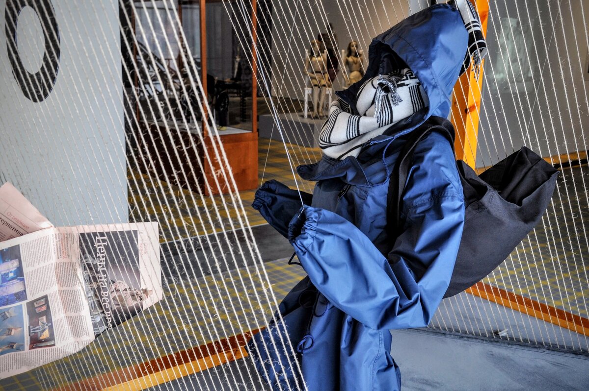 Что за странный экспонат...что вещал он,,, - Анатолий Колосов