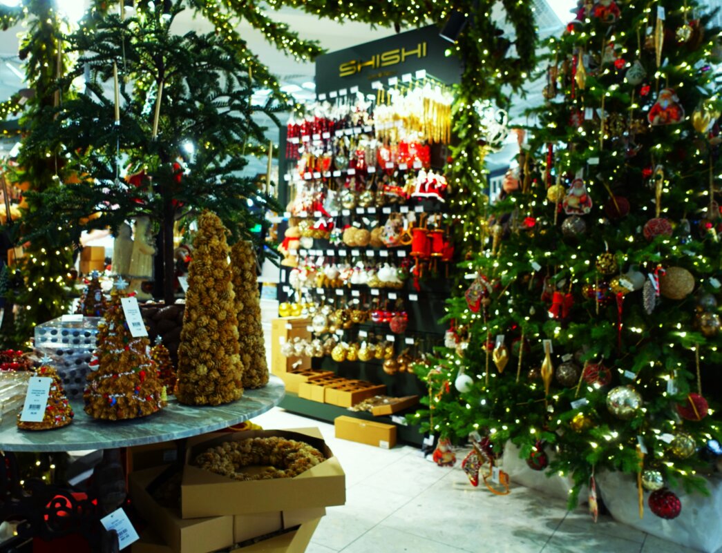 Интересные игрушки в атриуме Торгового центра Виру - Aida10 