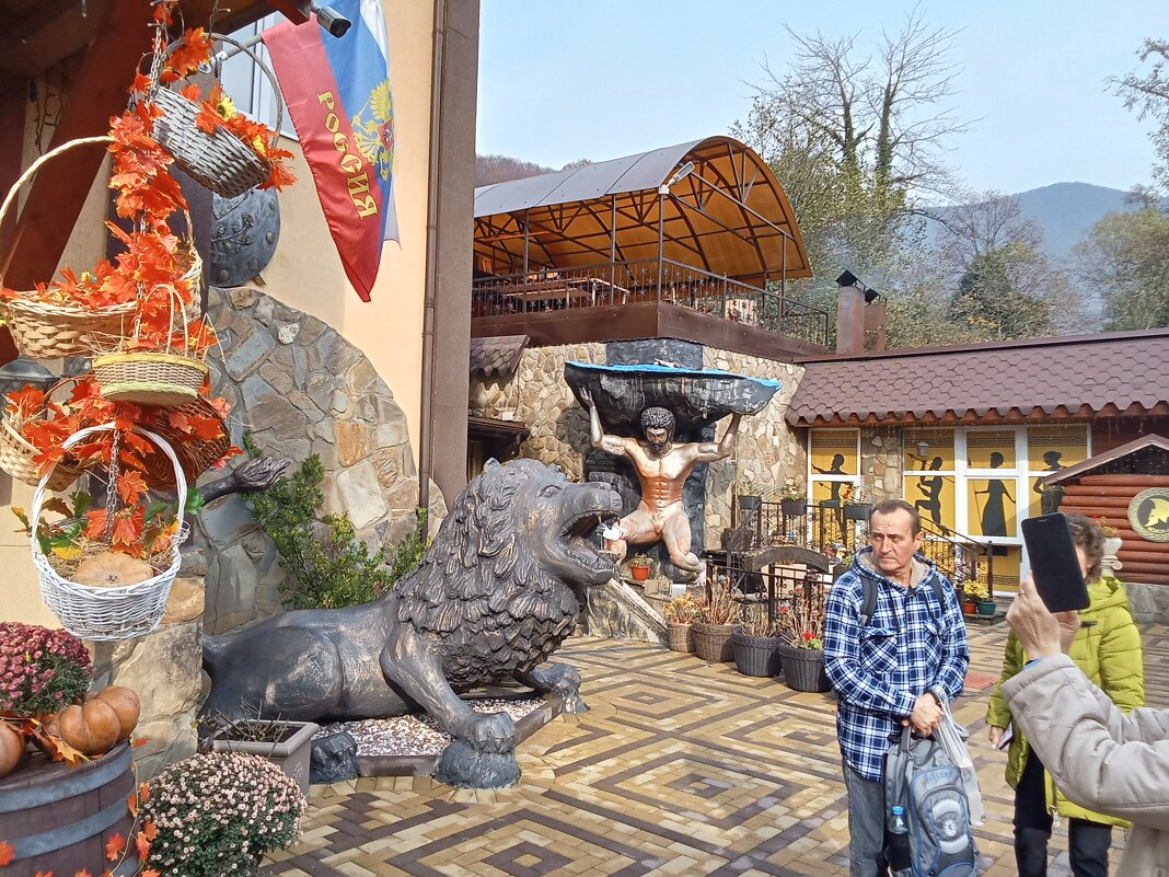 Арт объекты кафе "Рубеж юга России - Виктор 