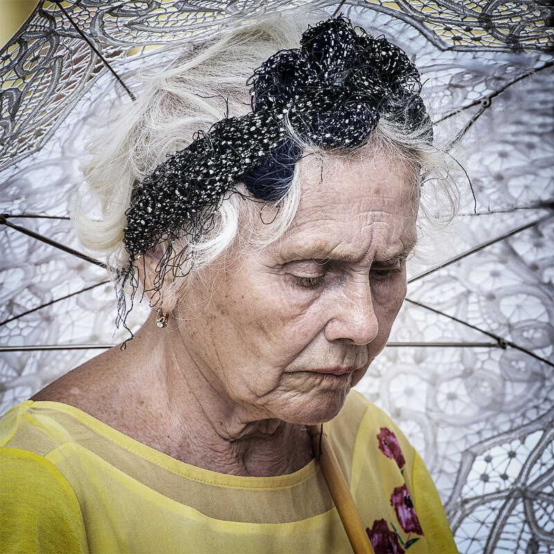 Продавец бижутерии. - Александр 