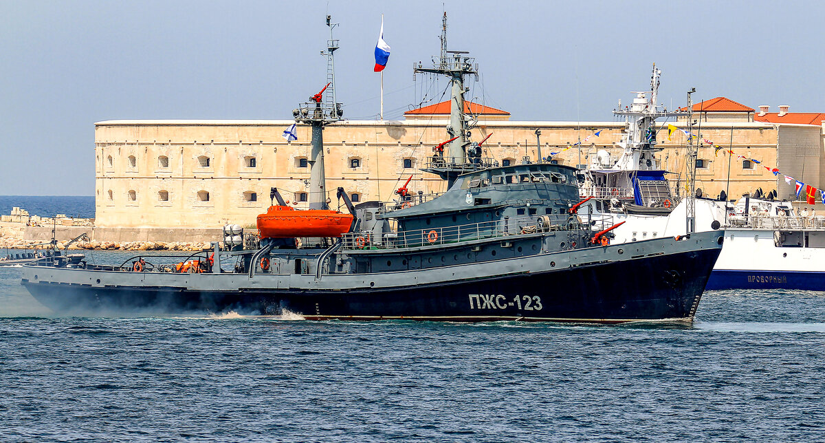 Пожарное судно. - Сергей Воротников