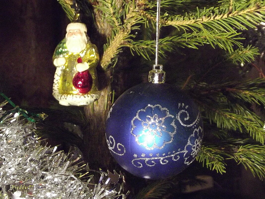 На новогодней ёлке - Freddy 97