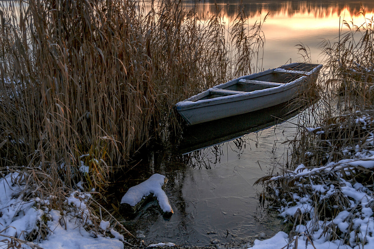 Лодка у берега - Сергей Цветков